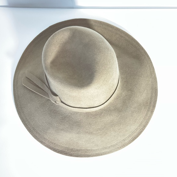 Betmar New York 100% Wool Tan Round Large Rim Cowgirl Hat w/Soft Top & Tie Band - Picture 5 of 15